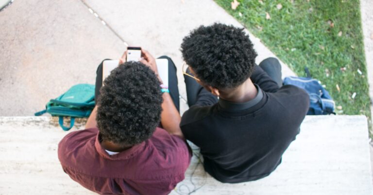 Featured image for Which Electronics Brands Do Teenagers Prefer Most in 2024